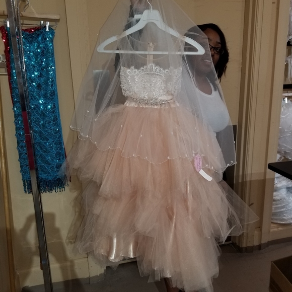 Beautiful flower girl dress - Picture 2 of 4